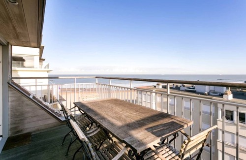 Albertstrand Apartment | Duplex in Knokke-Heist with Sea Views