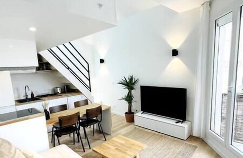 Les Puces de Saint-Ouen Apartment | Duplex Loft industriel, Puces de St Ouen, Quiet