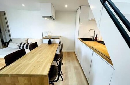 Les Puces de Saint-Ouen Apartment | Duplex Loft industriel, Puces de St Ouen, Quiet