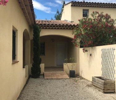 Pelissanne House | Duplex pour 2 à 4 personnes avec piscine au coeur des vignes