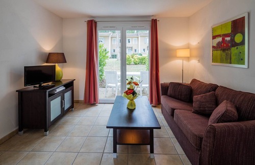 Barbaste Condo | Duplex Proche Du Cours De Golf + Accès Piscine!
