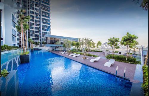 Gelang Patah Apartment | Duplex Town House at EcoBotanic Near Legoland with Netflix and KTV System