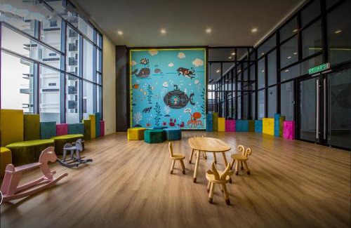 Gelang Patah Apartment | Duplex Town House at EcoBotanic Near Legoland with Netflix and KTV System