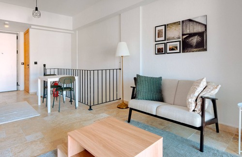 Alacati Apartment | Duplex Villa w Balcony 5 min to Beach in Alacati