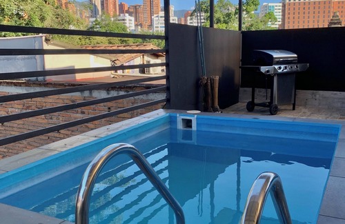 Zona Rosa Apartment | Duplex w Rooftop, Pool & 3 Jacuzzi, Maid, Security