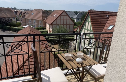 Port Guillaume Apartment | Duplex with Balcony Near Beach in Dives-sur-Mer – Ideal for 4