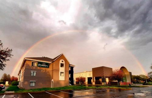 St. Matthews Hotel | DuPont Suites - Louisville - St. Matthews