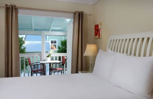 Uptown - Upper Duval House | Duval Gardens King Adults Only at The Guesthouses at Southernmost Beach Resort