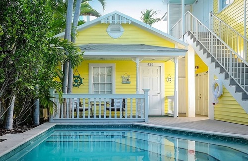 Uptown - Upper Duval House | Duval Gardens King Adults Only at The Guesthouses at Southernmost Beach Resort