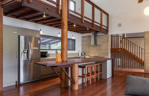 Smiths Lake House | Dux Nutz - Pacific Palms Holidays