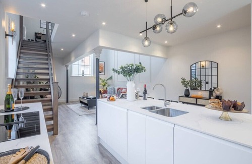 Duxford Apartment | Duxford - Stunning 18th Century Church Conversion