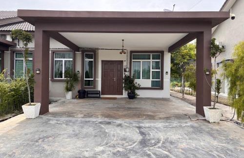 Ayer Molek House | Duyong Damai Homestay by KOWBMAS