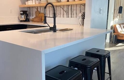 East Kootenay House | DWELL/Fernie/BC/Hot Tub/Walk to Downtown