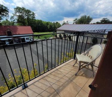 gmina Mosina Bed & Breakfast | Dworek Biesiadny