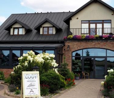 Jabłonna-Majatek Bed & Breakfast | Dworek Jabłonna
