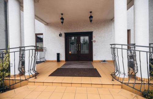 Modlniczka Bed & Breakfast | Dworek Magnat