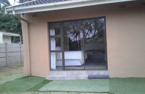Durban North House | Dyna Guest House: Deluxe Queen Suite