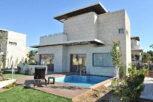 Pervolia Hotel | E-Hotel Larnaca Resort & Spa
