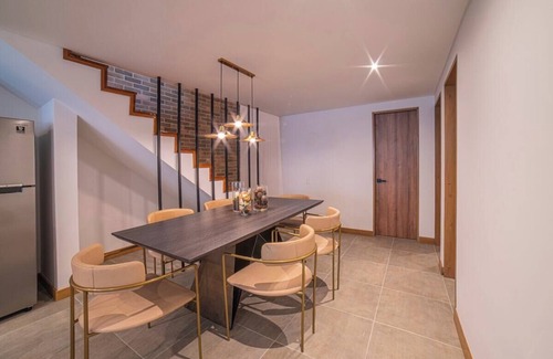 Cali Apartment | E105 - Two Story 4-bed/3-bath Unit with parking
