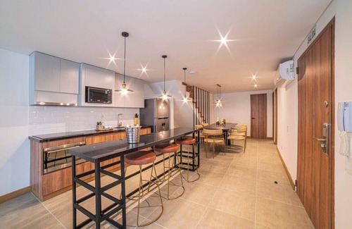 Cali Apartment | E105 - Two Story 4-bed/3-bath Unit with parking