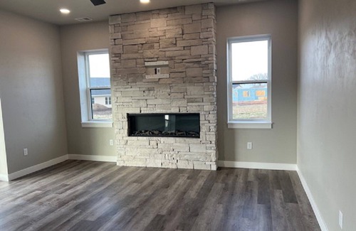 Butte Des Morts Condo | EAA brand new 3 bedroom, 2 bathroom condo ready for EAA. Vehicle too for rent.