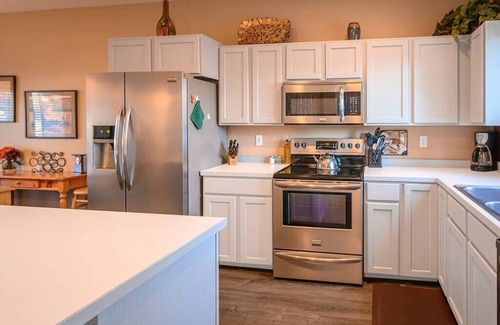 Redmond House | Eagle Crest: Resort Amenities-Spa-9th Hole-Views!