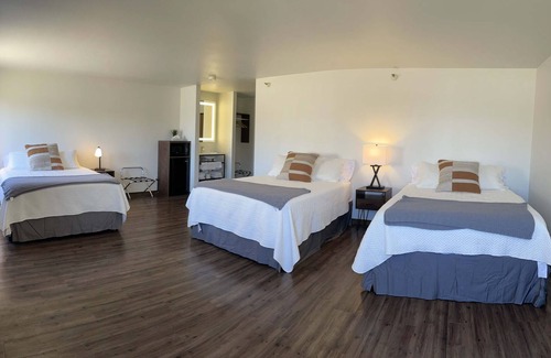 Ashton Hotel | Eagle Peak Lodge & Cabins