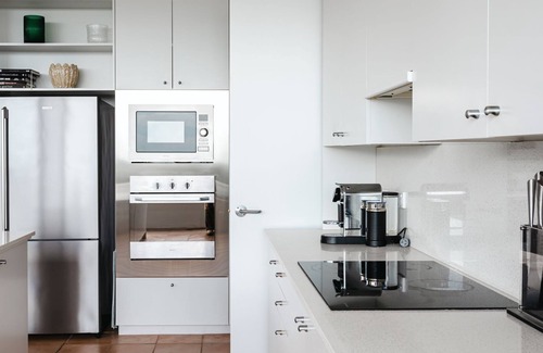 Cape Schanck House | Eagle Rise indulge in luxury comfort and style.