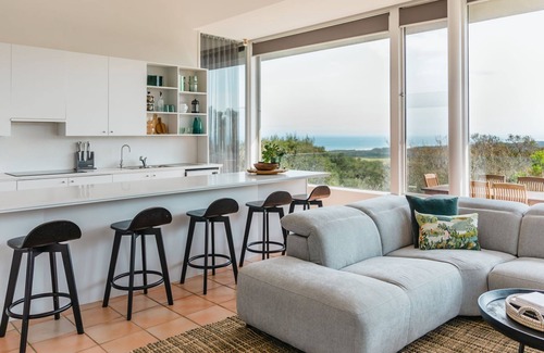 Cape Schanck House | Eagle Rise indulge in luxury comfort and style.