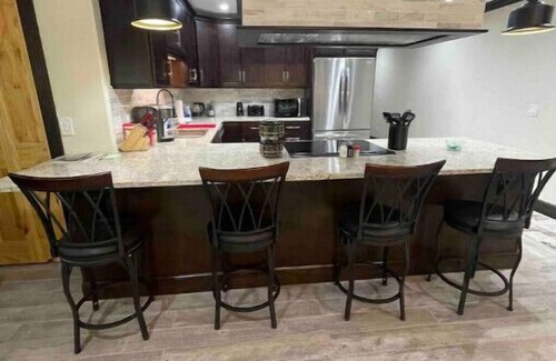 Ashtabula Ski Chalet | Eagle River Retreat~hot tub~riverfront!