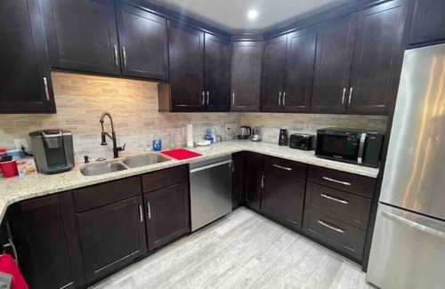 Ashtabula Ski Chalet | Eagle River Retreat~hot tub~riverfront!