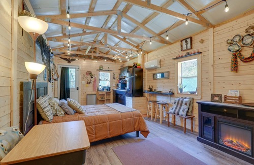 Rising Fawn Apartment | ‘Eagle’s Nest’ Studio in Rising Fawn: Creek Access
