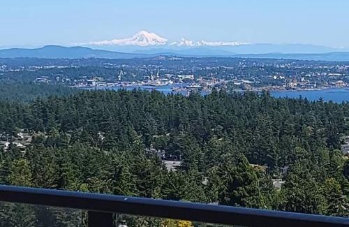 Colwood Apartment | Eagle's View Penthouse
