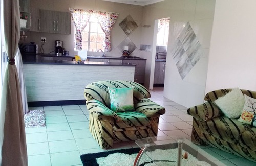 Howick House | Eagles Nest cottage at Rocklog Farm