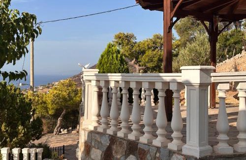 Kropia House | Eagles Nest Villa Athenian Riviera in Aghia Marina near Lagonisi, next to the beach close to Athens Airport