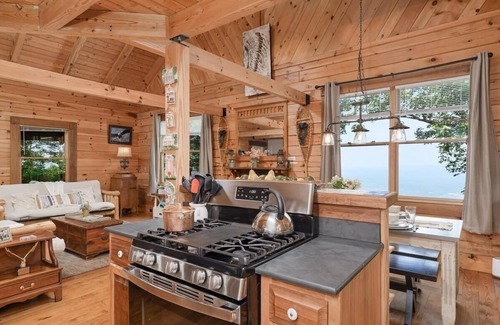 Valley Head Cabin | Eagles Perch Stunning Views Hot Tub