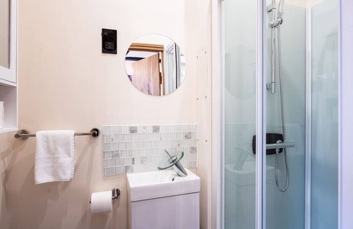 Grafton Regis Cottage | Eakley Stables 1 - Woody: Cosy Countryside Retreat close to Milton Keynes