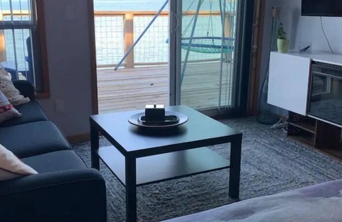 Earls Cove Bed & Breakfast | Earls Cove Orca View B and B crews quarters.