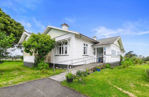 Waipu House | Early Settler Homestead - Waipu Holiday Home