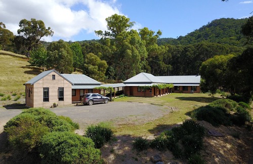 Bonnie Doon House | Earthen home in Bonnie Doon, Australian