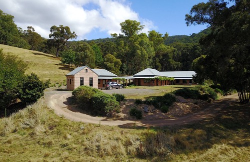 Bonnie Doon House | Earthen home in Bonnie Doon, Australian