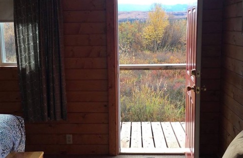 Healy Cabin | Earthsong Lodge - Queen Suite