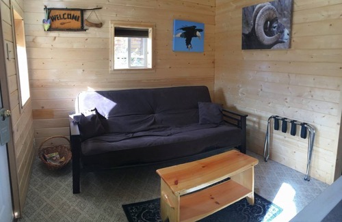Healy Cabin | Earthsong Lodge - Queen Suite