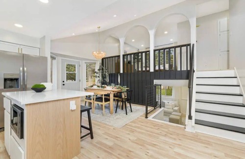 Cottage Grove Cottage | Earthy | Deluxe Cottage