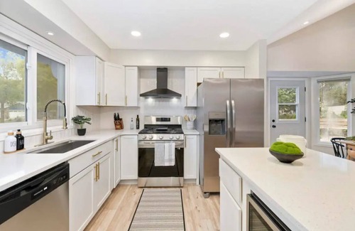 Cottage Grove Cottage | Earthy | Deluxe Cottage