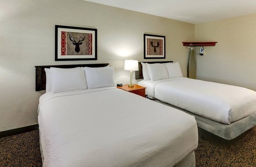 Peoria Hotel | Ease Your Senses! Elegant Lodging with Stunning Views of IL's River Valley