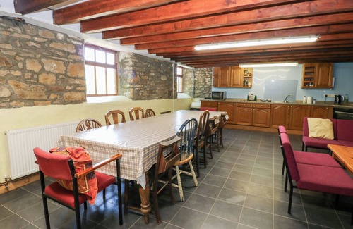 Fremington Cottage | EAST BARN BUNKHOUSE, pet friendly, with a garden in Reeth