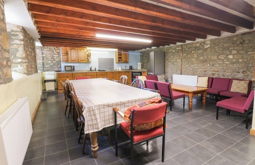 Fremington Cottage | EAST BARN BUNKHOUSE, pet friendly, with a garden in Reeth