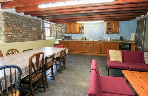 Fremington Cottage | EAST BARN BUNKHOUSE, pet friendly, with a garden in Reeth
