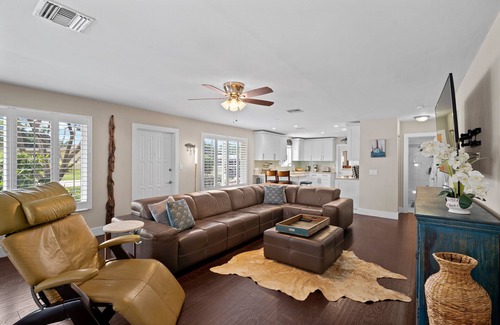 East Boca Raton House | EAST BOCA RATON 1MILE TO BEACH great central location!PRIVATE HEATED SALT POOL